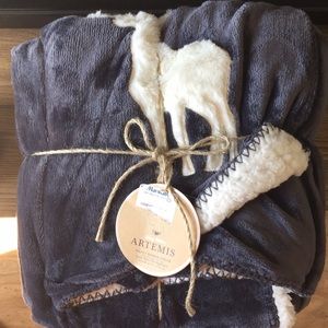 Deer throw blanket
